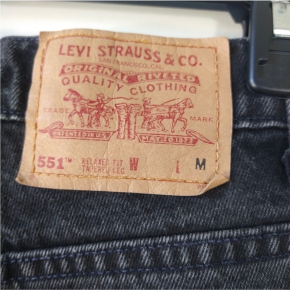 LEVI’S 551 Black Relaxed Tapered Leg Jeans - Picture 5 of 9